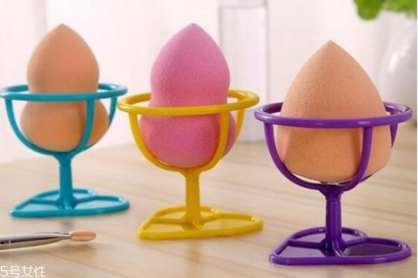 遮瑕要用美妝蛋嗎 如何用美妝蛋上遮瑕 遮瑕要用美妝蛋嗎 如何用美妝蛋上遮瑕