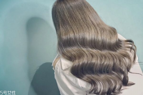 青木亞麻灰多久會褪色 青木亞麻灰發(fā)型推薦 青木亞麻灰多久會褪色 青木亞麻灰發(fā)型推薦