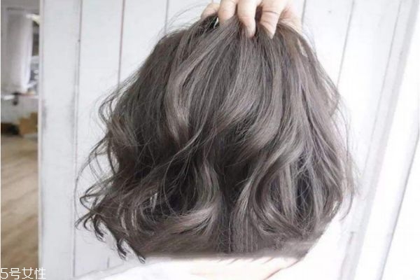 青木亞麻灰多久會褪色 青木亞麻灰發(fā)型推薦 青木亞麻灰多久會褪色 青木亞麻灰發(fā)型推薦