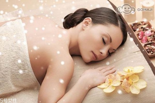 精油開背的功效 精油開背的注意事項(xiàng) 精油開背的功效 精油開背的注意事項(xiàng)