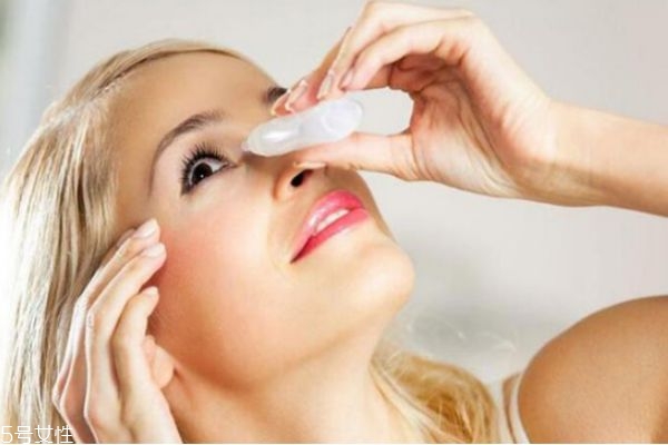 為什么滴眼藥水眼睛疼 滴完眼藥水眼睛疼怎么辦 為什么滴眼藥水眼睛疼 滴完眼藥水眼睛疼怎么辦