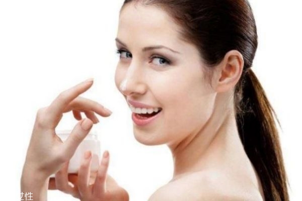 每天擦身體乳會變白嗎 擦身體乳變白效果很微弱 每天擦身體乳會變白嗎 擦身體乳變白效果很微弱
