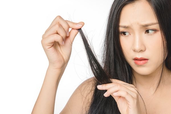 護(hù)發(fā)精油是吹干前用嗎 發(fā)油是洗頭前用還是洗頭后用 護(hù)發(fā)精油是吹干前用嗎 發(fā)油是洗頭前用還是洗頭后用