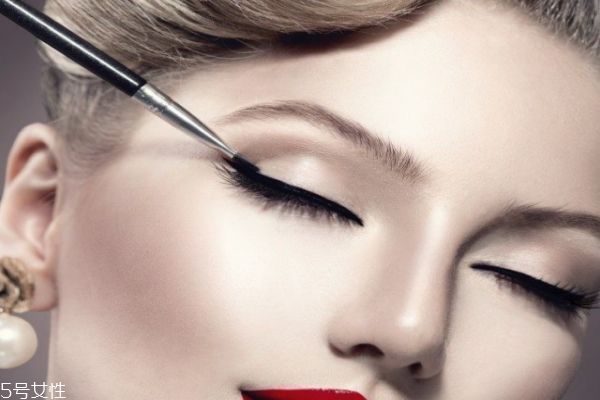 眼線筆對(duì)人體有害嗎 畫(huà)眼線要注意什么 眼線筆對(duì)人體有害嗎 畫(huà)眼線要注意什么