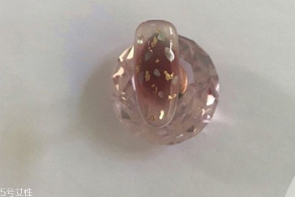 腮紅美甲怎么做 做美甲的基本步驟 腮紅美甲怎么做 做美甲的基本步驟