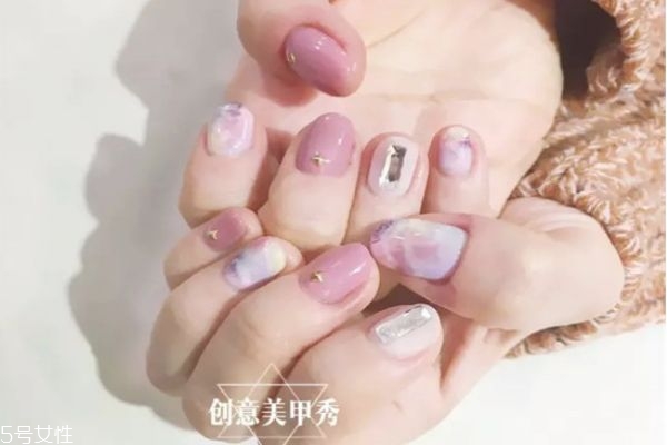 暈染美甲有哪些 線條暈染美甲教程 暈染美甲有哪些 線條暈染美甲教程