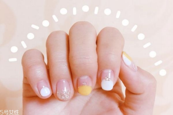 做一次美甲可以保持多久 美甲的注意事項是什么 做一次美甲可以保持多久 美甲的注意事項是什么