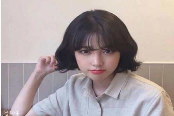 短發(fā)燙發(fā)之后染什么顏色好看 怎么知道自己適不適合短發(fā) 短發(fā)燙發(fā)之后染什么顏色好看 怎么知道自己適不適合短發(fā)