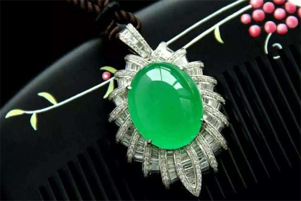 翡翠為什么會變色 翡翠變色是假的嗎 翡翠為什么會變色 翡翠變色是假的嗎