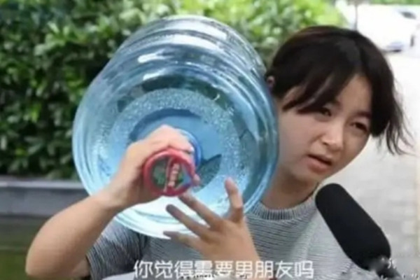 什么樣的女生一看就沒(méi)談過(guò)戀愛 女生該不該主動(dòng)追男生