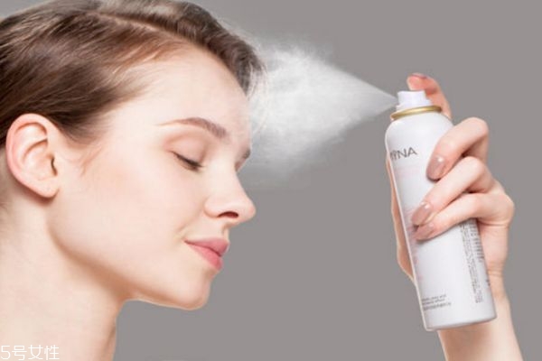 夏季皮膚干燥是什么原因 臉部干燥脫皮怎么辦 夏季皮膚干燥是什么原因 臉部干燥脫皮怎么辦