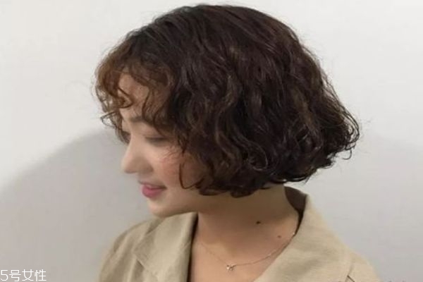 今年最流行的發(fā)型圖片短發(fā)燙發(fā) 紋理燙短發(fā)圖片女 今年最流行的發(fā)型圖片短發(fā)燙發(fā) 紋理燙短發(fā)圖片女