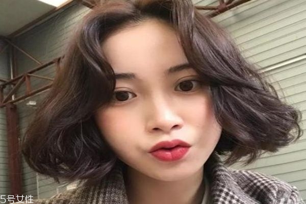 今年最流行的發(fā)型圖片短發(fā)燙發(fā) 紋理燙短發(fā)圖片女 今年最流行的發(fā)型圖片短發(fā)燙發(fā) 紋理燙短發(fā)圖片女