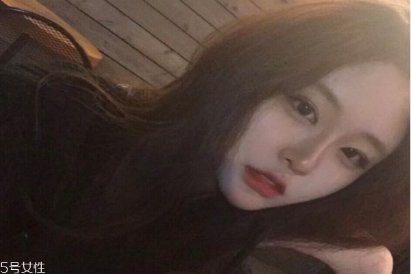 為什么追女生的時候女生忽冷忽熱 女生忽冷忽熱的原因 為什么追女生的時候女生忽冷忽熱 女生忽冷忽熱的原因