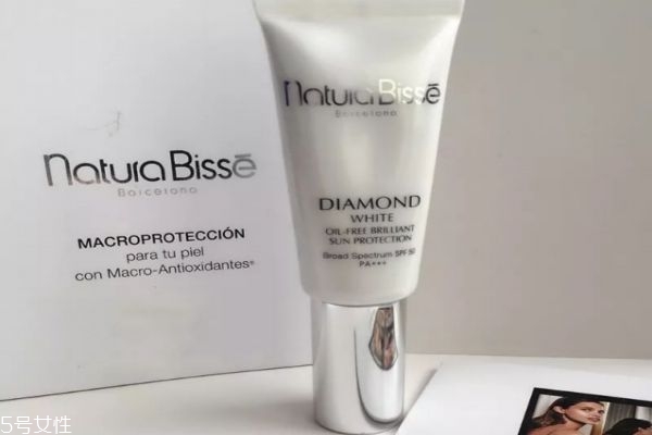 怎么選防曬霜 關(guān)于防曬的一些小知識(shí)你知道嗎 怎么選防曬霜 關(guān)于防曬的一些小知識(shí)你知道嗎