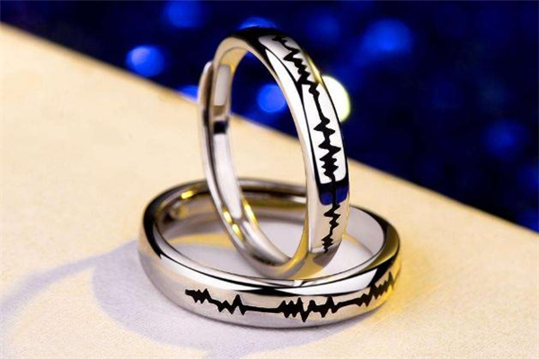對(duì)戒是男方買(mǎi)還是女方買(mǎi) 對(duì)戒買(mǎi)什么材質(zhì)的好