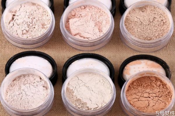 定妝粉顏色怎么選 使用定妝粉有哪些注意事項 定妝粉顏色怎么選 使用定妝粉有哪些注意事項