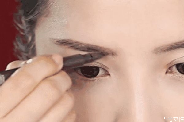 只畫(huà)眉毛要卸妝嗎 眉筆怎么卸妝