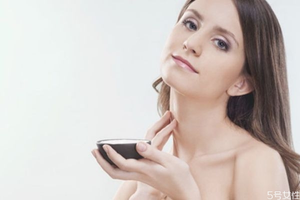 擠完痘痘后怎么處理 痘痘破了怎么處理 擠完痘痘后怎么處理 痘痘破了怎么處理