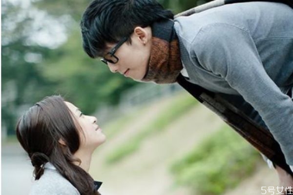 女生怎么追男生易成功 給男生的表白情書(shū)怎么寫(xiě)最感人 女生怎么追男生易成功 給男生的表白情書(shū)怎么寫(xiě)最感人