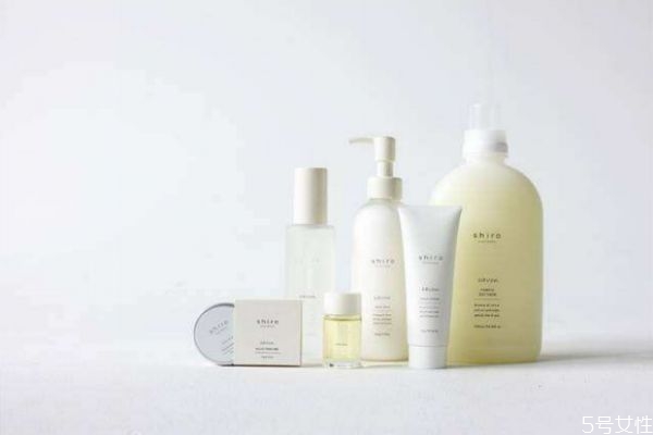 身體乳擦完之后要洗嗎 身體乳涂完要不要洗 身體乳擦完之后要洗嗎 身體乳涂完要不要洗