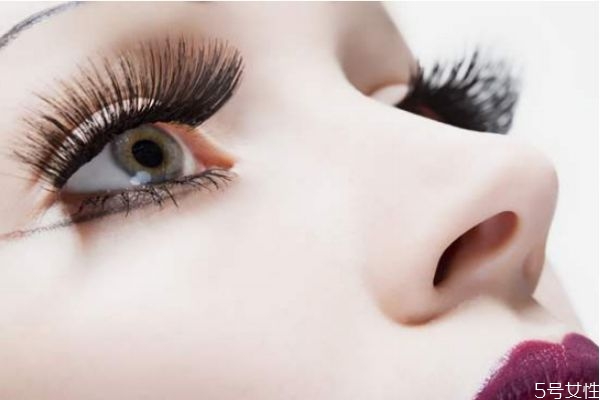 用了睫毛生長液還能涂睫毛膏嗎 早上可以用睫毛增長液嗎 用了睫毛生長液還能涂睫毛膏嗎 早上可以用睫毛增長液嗎