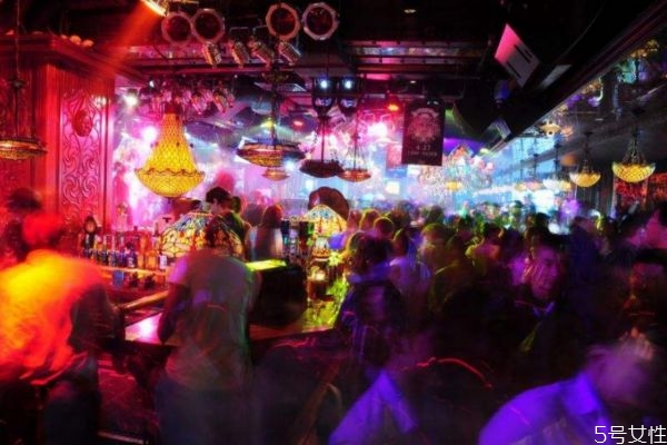 酒吧搭訕怎么開場白 酒吧搭訕技巧 酒吧搭訕怎么開場白 酒吧搭訕技巧