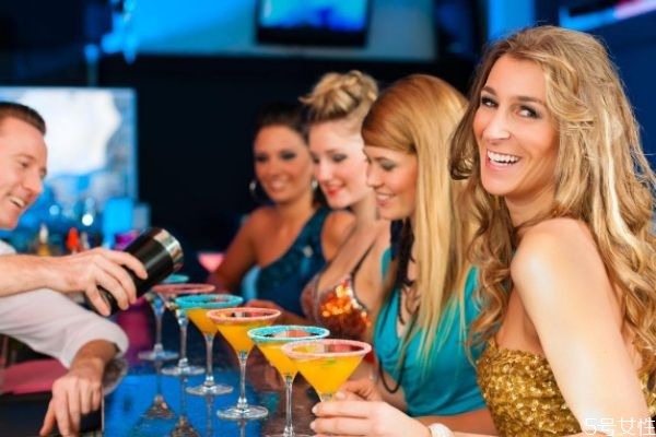酒吧搭訕怎么開場白 酒吧搭訕技巧 酒吧搭訕怎么開場白 酒吧搭訕技巧