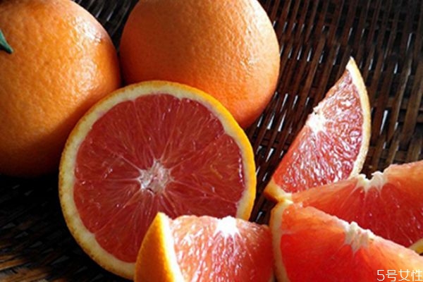 冰糖橙好還是臍橙好 冰糖橙和臍橙有什么區(qū)別 冰糖橙好還是臍橙好 冰糖橙和臍橙有什么區(qū)別