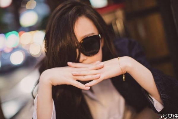 男票很黏你時是什么樣的體驗 男朋友很黏你怎么辦 男票很黏你時是什么樣的體驗 男朋友很黏你怎么辦