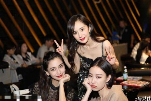 男票很黏你時是什么樣的體驗 男朋友很黏你怎么辦 男票很黏你時是什么樣的體驗 男朋友很黏你怎么辦