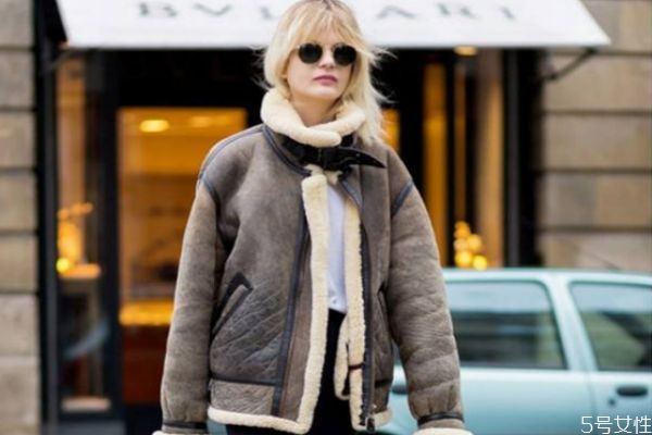 羊羔毛適合什么時候穿 羊羔毛適合什么人穿 羊羔毛適合什么時候穿 羊羔毛適合什么人穿