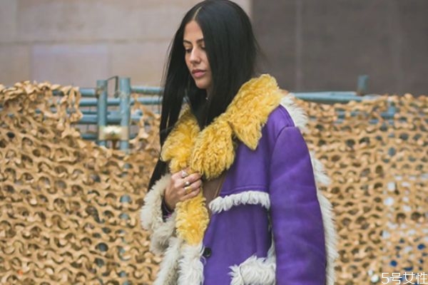 羊羔毛結(jié)塊了怎么辦 羊羔毛外套掉毛嚴(yán)重怎么辦 羊羔毛結(jié)塊了怎么辦 羊羔毛外套掉毛嚴(yán)重怎么辦