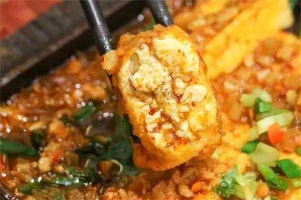 臭豆腐有點(diǎn)酸是怎么回事 臭豆腐吃起來(lái)也很臭