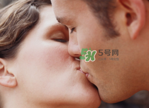 如何接吻更有感覺？如何接吻讓她舒服？