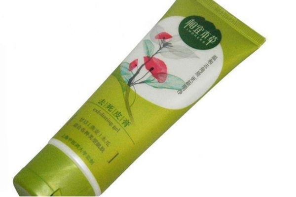 磨砂膏屬于潔膚類產(chǎn)品嗎 潔膚類化妝品作用 磨砂膏屬于潔膚類產(chǎn)品嗎 潔膚類化妝品作用