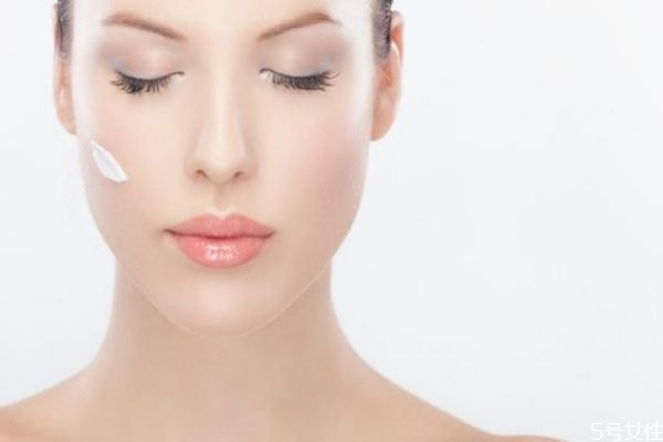 晚上護(hù)膚的最佳時(shí)間是什么時(shí)候 晚間護(hù)膚正確步驟 晚上護(hù)膚的最佳時(shí)間是什么時(shí)候 晚間護(hù)膚正確步驟