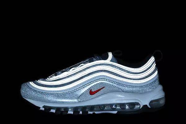 耐克AirMax97銀紫配色細(xì)節(jié)測評 個(gè)性又時(shí)尚的鞋子