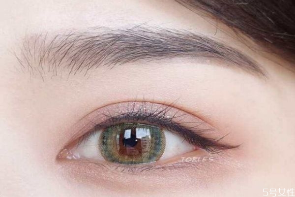 美瞳的危害有哪些 哪些人不適合戴美瞳 美瞳的危害有哪些 哪些人不適合戴美瞳