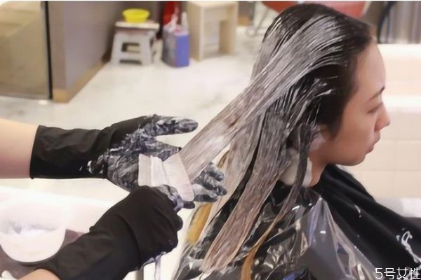 施華蔻泡泡染發(fā)劑多久掉色 染發(fā)褪色如何預(yù)防 施華蔻泡泡染發(fā)劑多久掉色 染發(fā)褪色如何預(yù)防