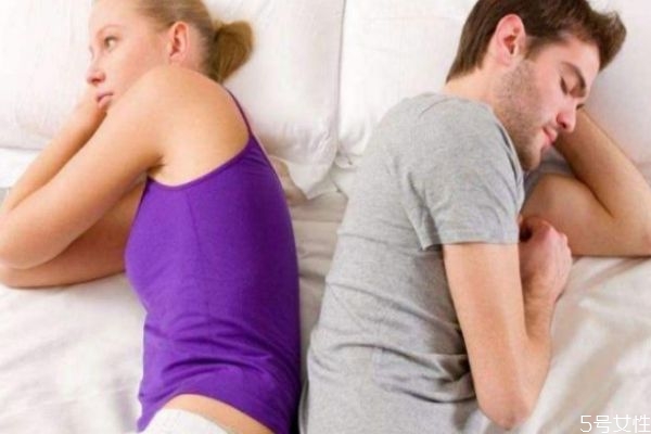 男人想離婚的表現 冷戰(zhàn)中的夫妻有這些表現離婚不遠了