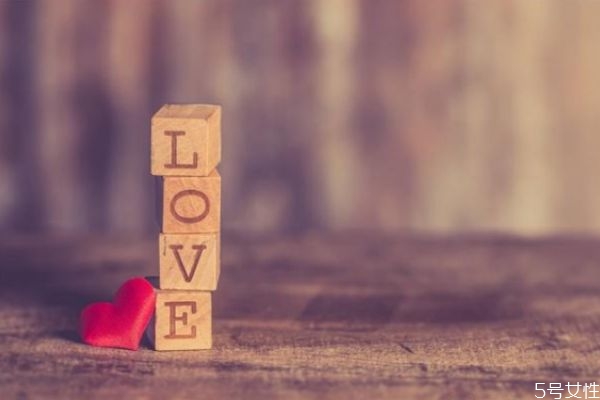 女人愛聽男人說什么話 讓女朋友更愛你方法 女人愛聽男人說什么話 讓女朋友更愛你方法