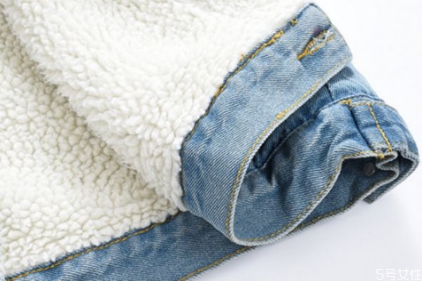 羊羔絨的衣服可以機洗嗎 羊羔絨穿黑了怎么清洗 羊羔絨的衣服可以機洗嗎 羊羔絨穿黑了怎么清洗