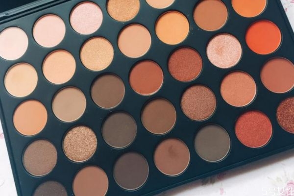 眼影里面含重金屬成分嗎 眼影質(zhì)量不好的危害 眼影里面含重金屬成分嗎 眼影質(zhì)量不好的危害