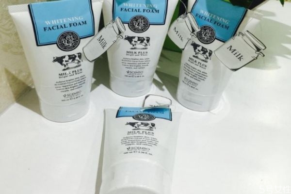 牛奶洗面奶對皮膚刺激大嗎 牛奶洗面奶適合什么皮膚 牛奶洗面奶對皮膚刺激大嗎 牛奶洗面奶適合什么皮膚
