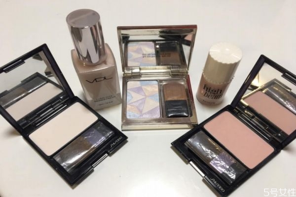 用高光要用修容嗎 修容和高光怎么用 用高光要用修容嗎 修容和高光怎么用