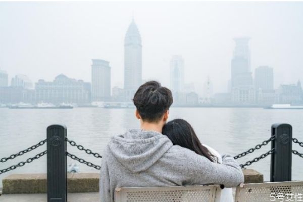 吵架后這些表現(xiàn)說(shuō)明他真的愛(ài)你 吵架時(shí)對(duì)方愛(ài)你的表現(xiàn) 吵架后這些表現(xiàn)說(shuō)明他真的愛(ài)你 吵架時(shí)對(duì)方愛(ài)你的表現(xiàn)