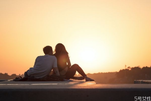 吵架后這些表現(xiàn)說(shuō)明他真的愛(ài)你 吵架時(shí)對(duì)方愛(ài)你的表現(xiàn) 吵架后這些表現(xiàn)說(shuō)明他真的愛(ài)你 吵架時(shí)對(duì)方愛(ài)你的表現(xiàn)