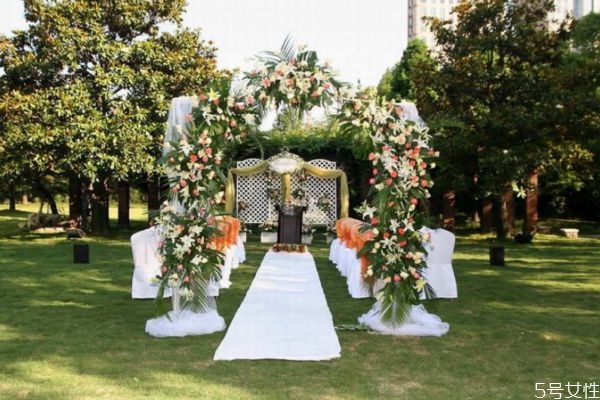 結(jié)婚怎么選日子 結(jié)婚怎么選酒店 結(jié)婚怎么選日子 結(jié)婚怎么選酒店