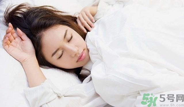 睡覺流口水是什么原因？睡覺流口水怎么辦？